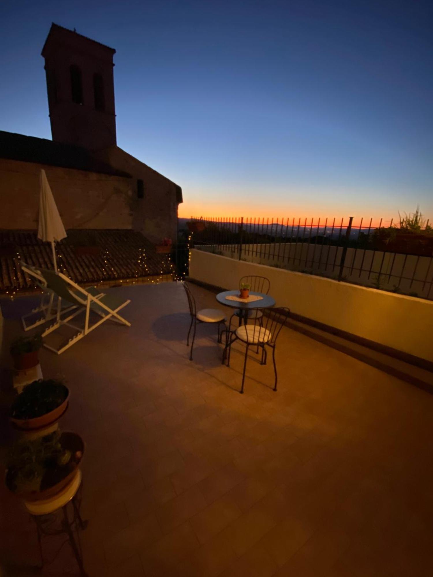 App. Con Terrazza Panoramica In Centro-Монтефалко Екстериор снимка